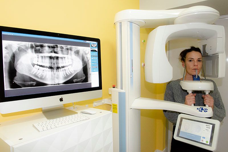 Aparatología para radiografía y escáner bucal